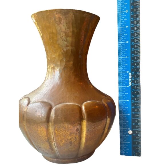 Hand Hammered Copper Vase  10" Tall Seamless Collectible Arts & Crafts Era - Picture 2 of 10